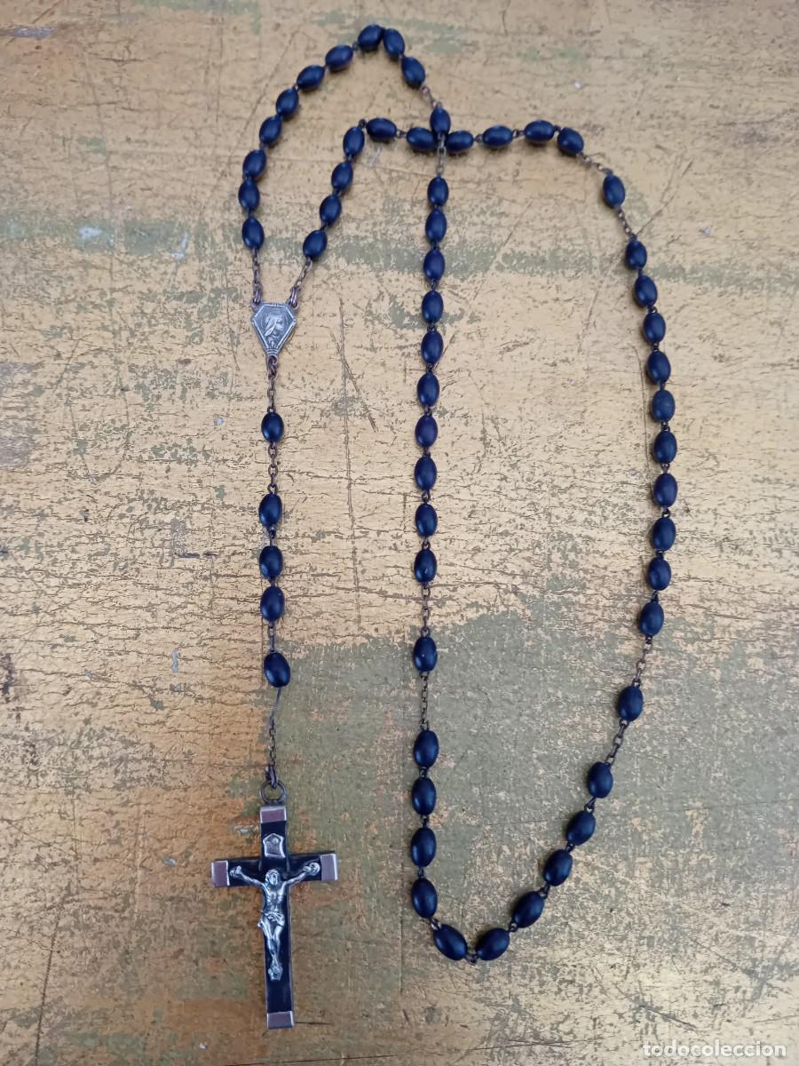 Antiquit&eacute;s: Rosario antiguo con cuentas de madera Cristo de plata y coraz&oacute;n de Jes&uacute;s y Mar&iacute;a de plata 1915/1920