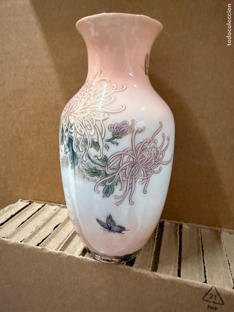 Antig&uuml;edades: Bonito jarron oriental peque&ntilde;o en porcelana. Impecable. Mide unos 13cms altura