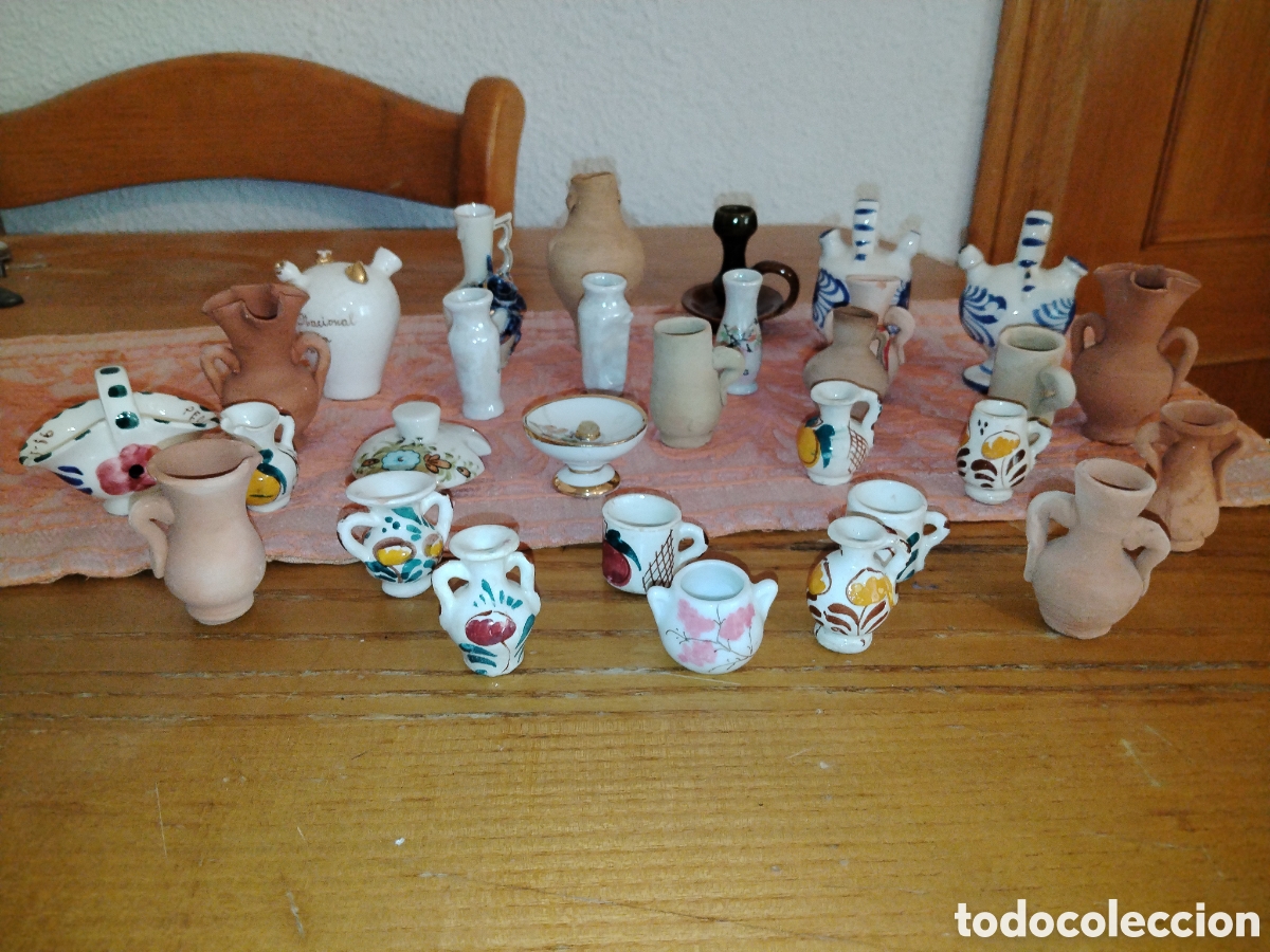 Antig&uuml;edades: Bonito lote de miniaturas de porcelana y barro.