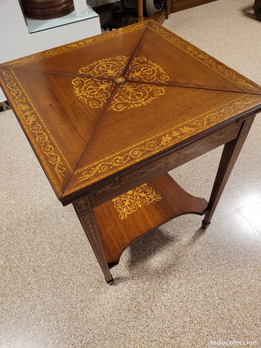 Antiquit&auml;ten: Mesa de juego de estilo cl&aacute;sico (estilo Napole&oacute;n III o Neo-Cl&aacute;sico)