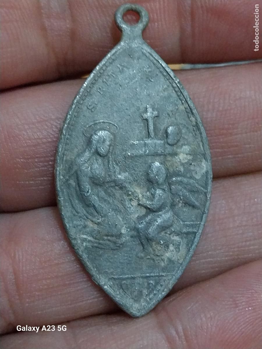 Antig&uuml;edades: SANTA RITA SAN JOSE MEDALLA 5CMS ALTO PRECIOSA MEDALLA DESGASTADA ALUMINIO