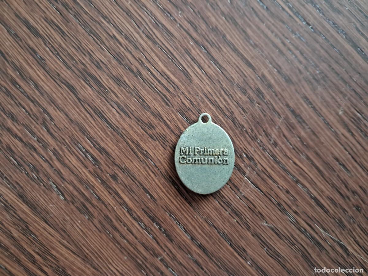 Antig&uuml;edades: medalla, mi primera comuni&oacute;n. - Foto 2