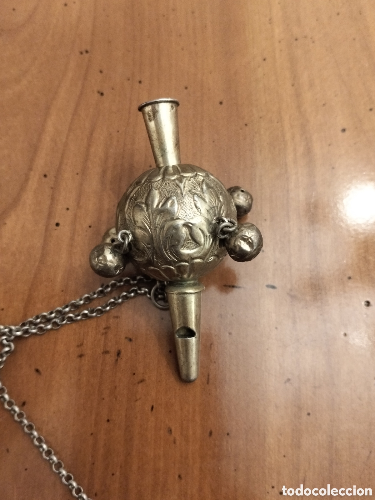 Antig&uuml;edades: Antiguo Sonajero Silbato de Plata de Ley y Lat&oacute;n con Cadena de Plata - Siglo XIX - 7,5 cm