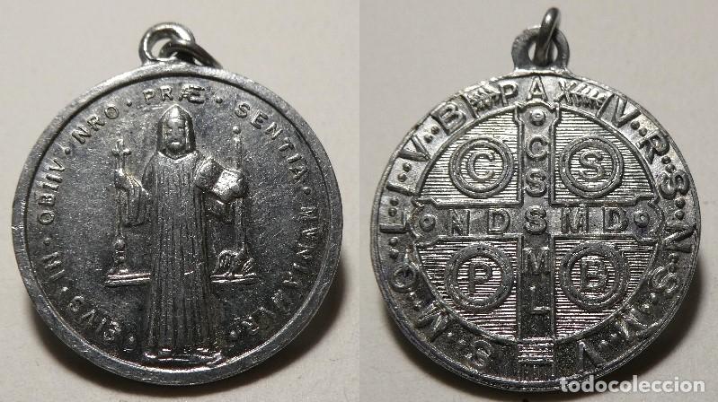 Antig&uuml;edades: Medalla de San Benito con oraci&oacute;n &rdquo;Vade Retro Satana&rdquo; (V.R.S.).