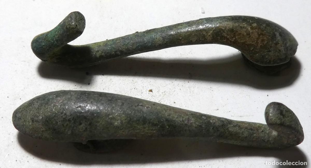 Antig&uuml;edades: 2 Ganchos de bronce chinos para cintur&oacute;n