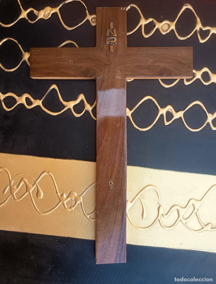 Antig&uuml;edades: Cruz de pared fabricado por Industrias Easo en San Sebasti&aacute;n (sin Jes&uacute;s) procede de crucifijo