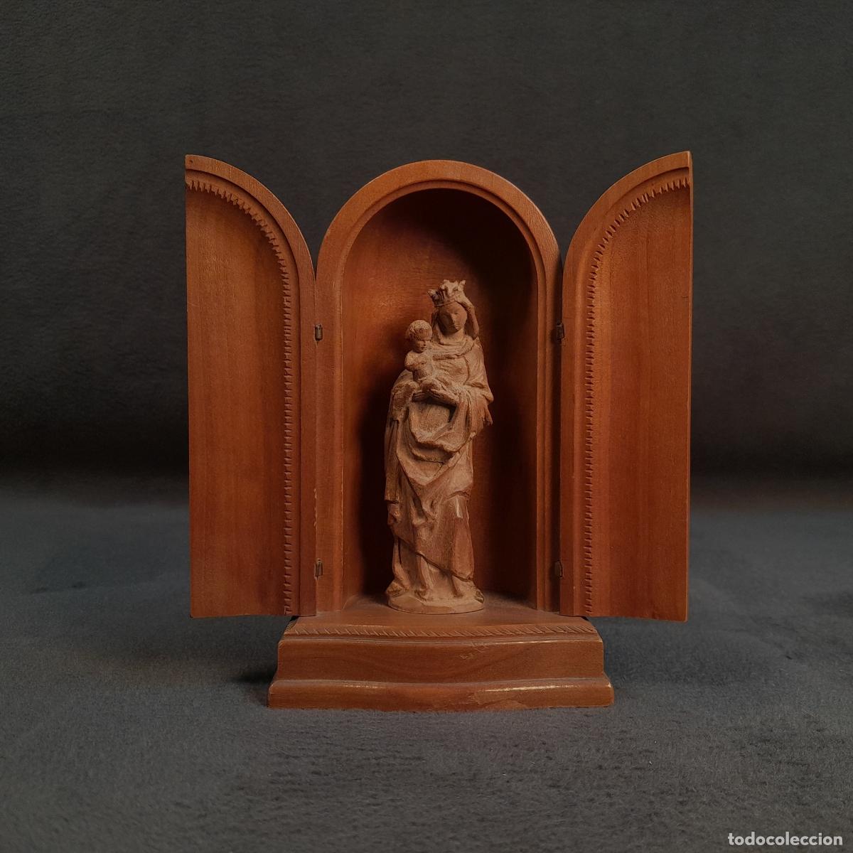 Antig&uuml;edades: PEQUE&Ntilde;A CAPILLA DE SOBREMESA. VIRGEN CON NI&Ntilde;O. PRINCIPIOS S. XX.