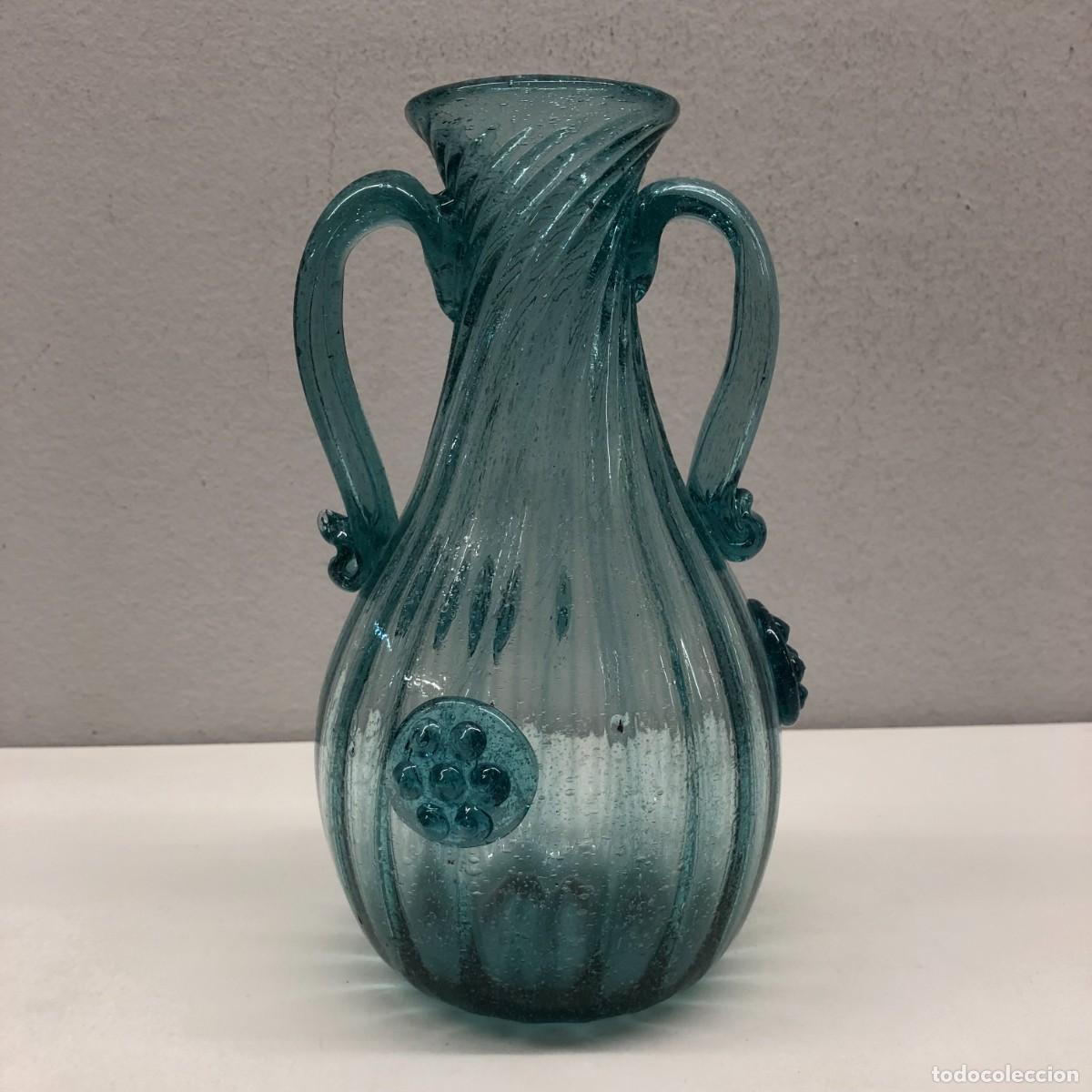 Antig&uuml;edades: JARRA DE CRISTAL SOPLADO - CRISTAL MALLORQU&Iacute;N - AZUL CLARO - 22 X 13 X 13 CM - S. XIX-XX