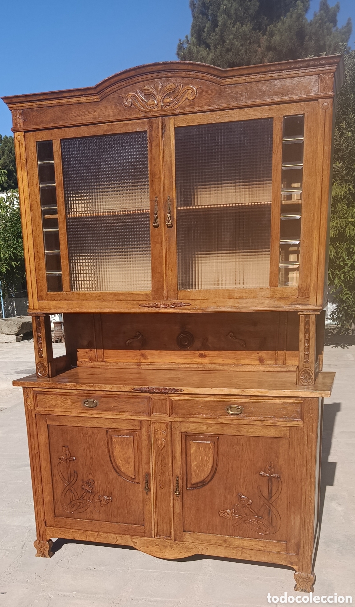 Antig&uuml;edades: Aparador castellano de madera maciza