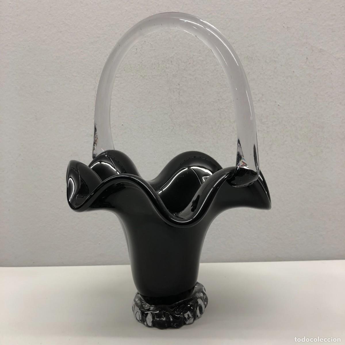 Antig&uuml;edades: CESTA - CENTRO DE MESA - NEGRA Y BLANCA - CRISTAL DE MURANO - 31 X 21 X 22 CM
