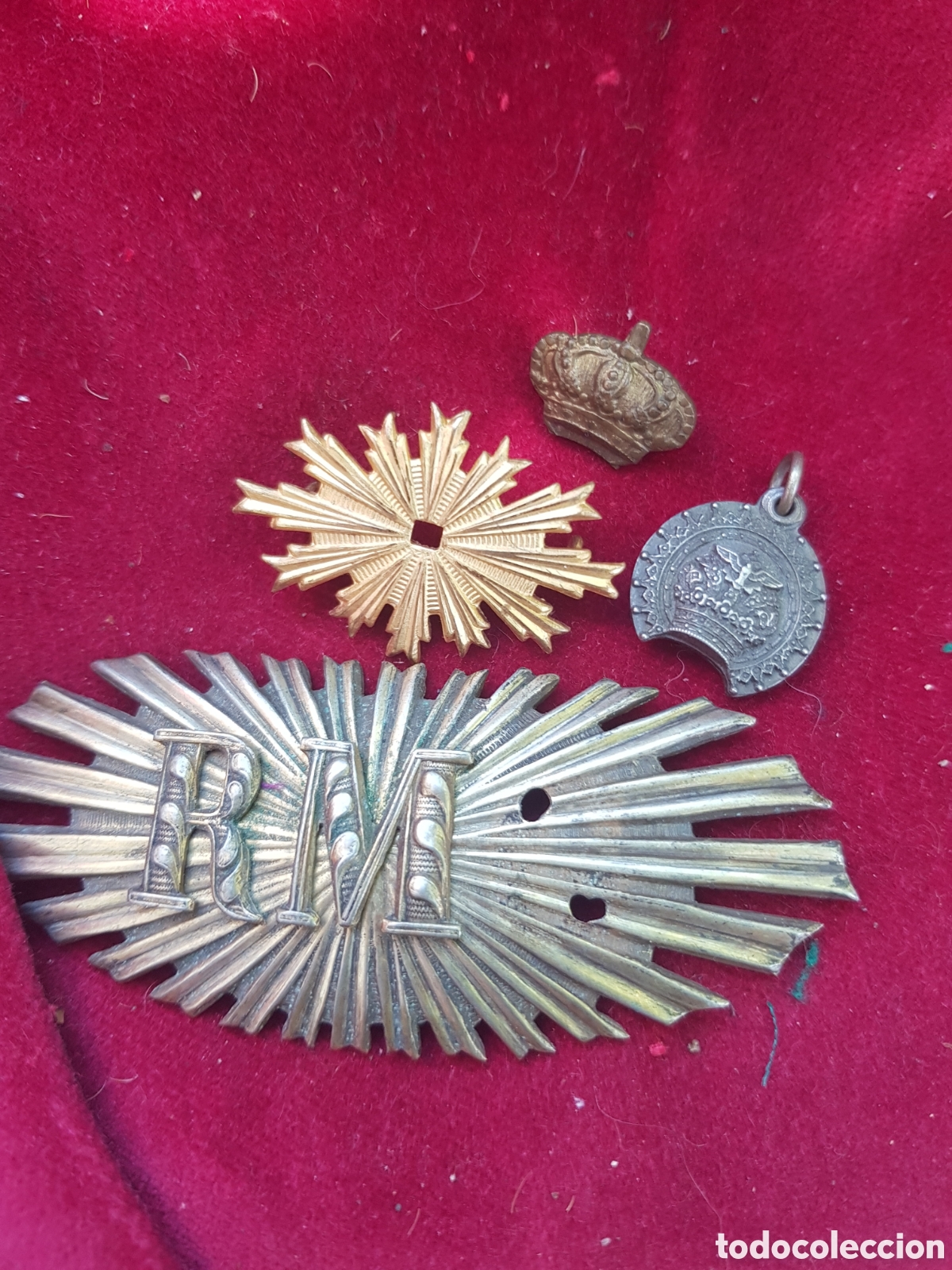 Antig&uuml;edades: ANTIGUAS INSIGNIAS RELIGIOSAS