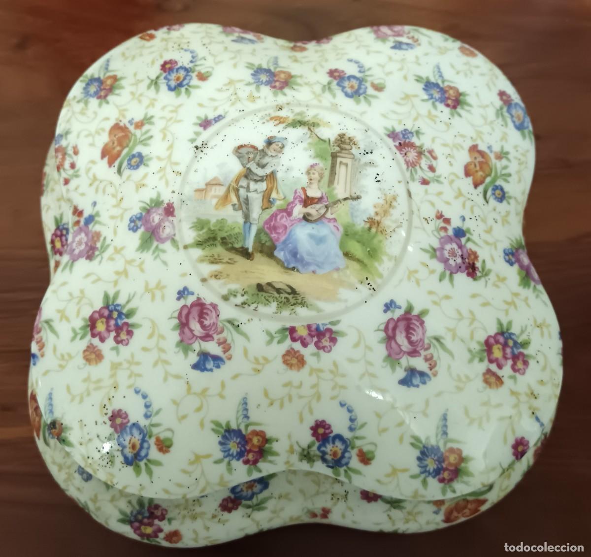 Antiquit&eacute;s: CAJA TOCADOR LIMOGES CON MOTIVOS FLORALES 12 CM. DI&Aacute;METRO