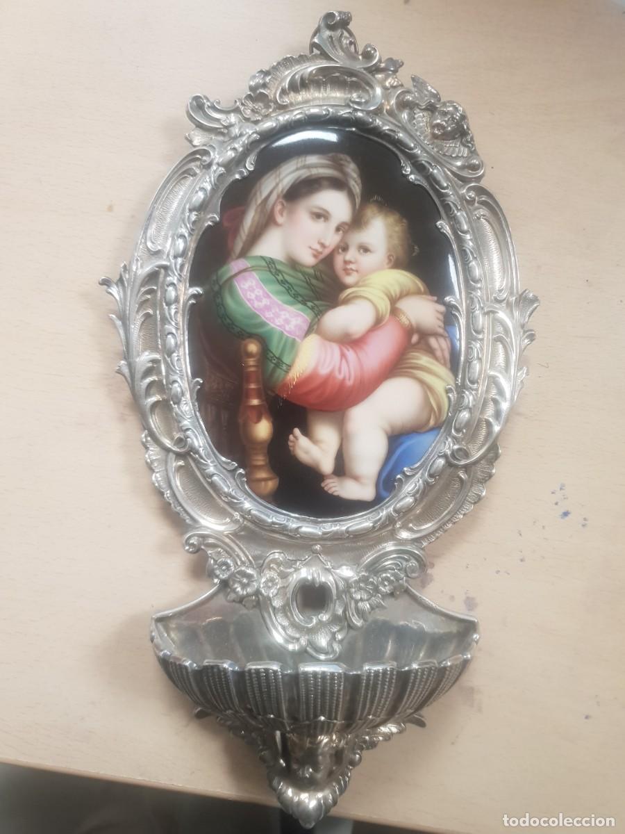 Antig&uuml;edades: Benditera plata con porcelana pintada a mano