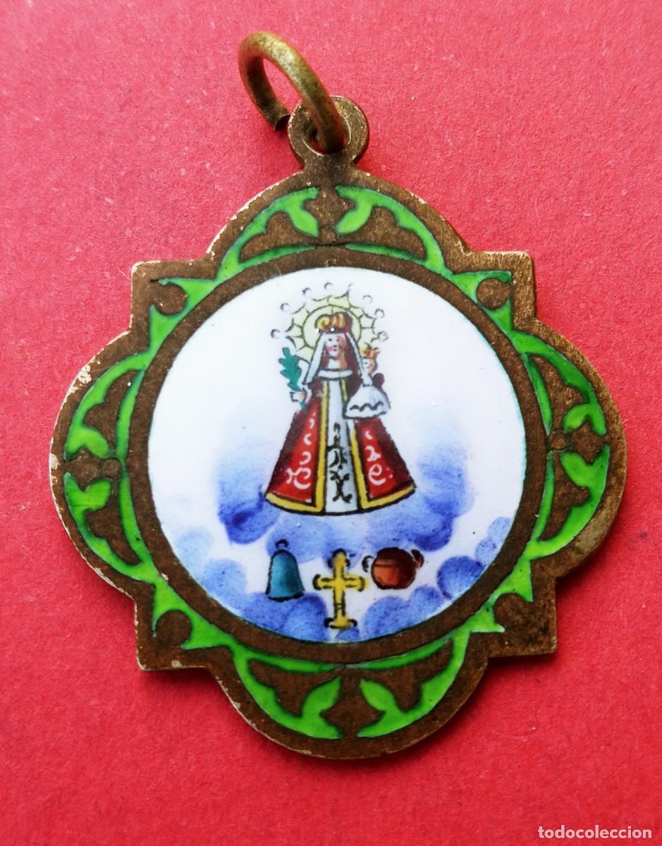 Antig&uuml;edades: Medalla Antigua Virgen de Nuria en Esmalte.
