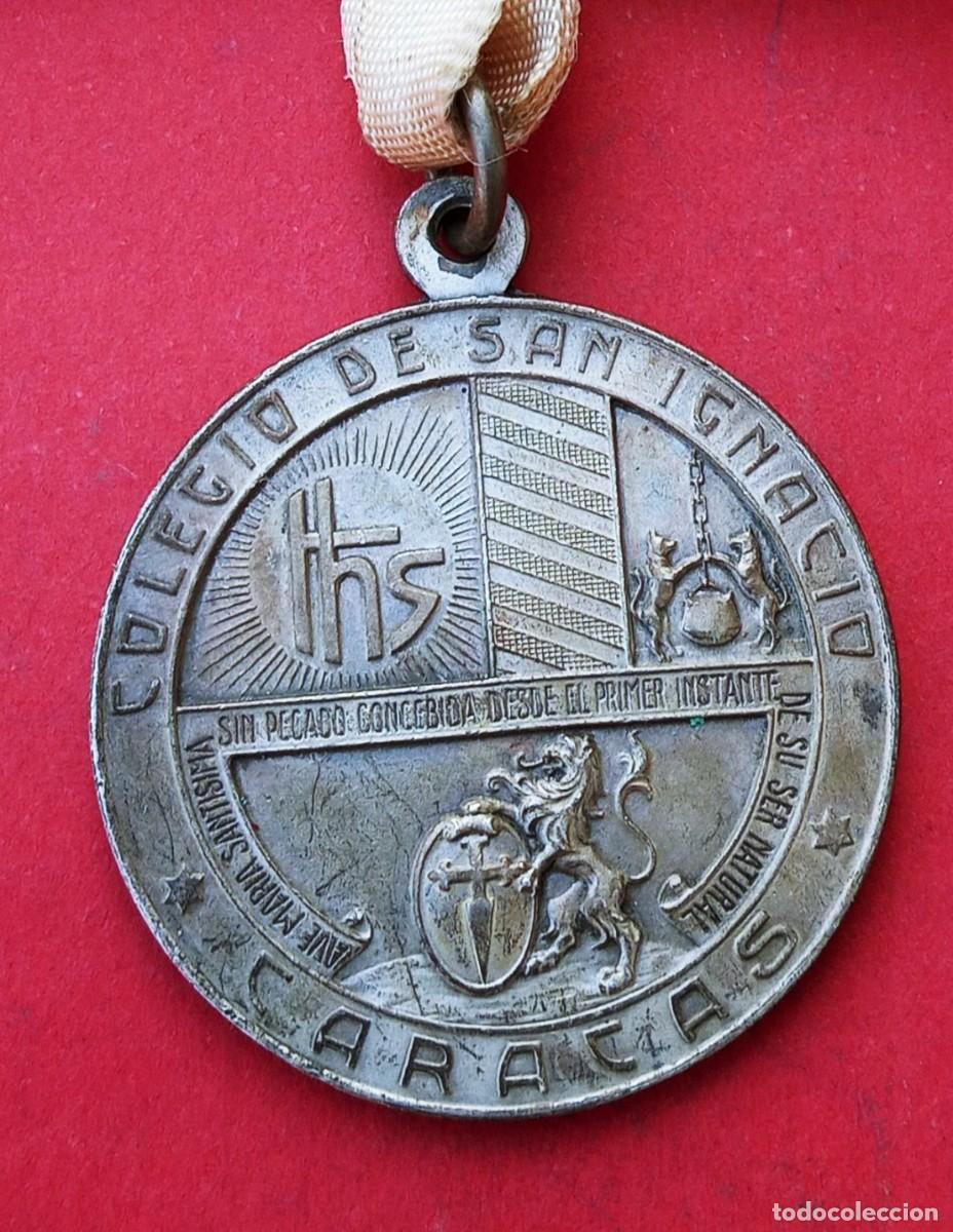 Antiquit&eacute;s: Medalla Antigua Colegio de San Ignacio. Caracas. Venezuela.