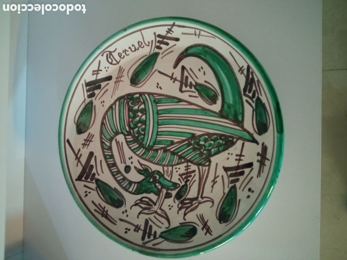 Antig&uuml;edades: Bonito plato de cer&aacute;mica de Teruel de 25 cm de di&aacute;metro