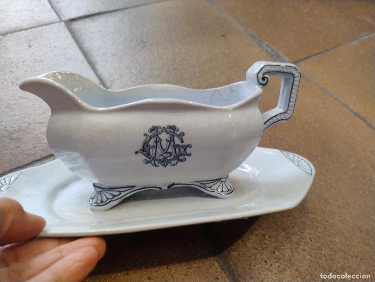 Antiquit&eacute;s: Salsera francesa victoriana de Sarreguemines. Decorada con iniciales G M