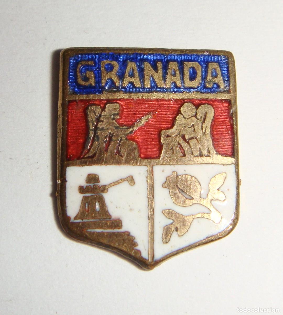 Antig&uuml;edades: Insignia Esmaltada de Granada &middot; Escudo Her&aacute;ldico en Miniatura &middot; 13 x 10 mm