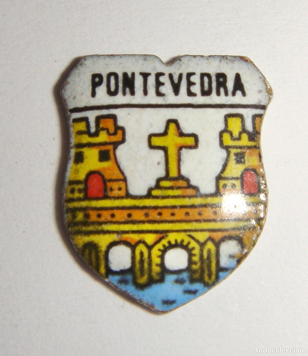 Antig&uuml;edades: Insignia Esmaltada de Pontevedra &middot; Escudo Her&aacute;ldico en Miniatura &middot; 13 x 10 mm