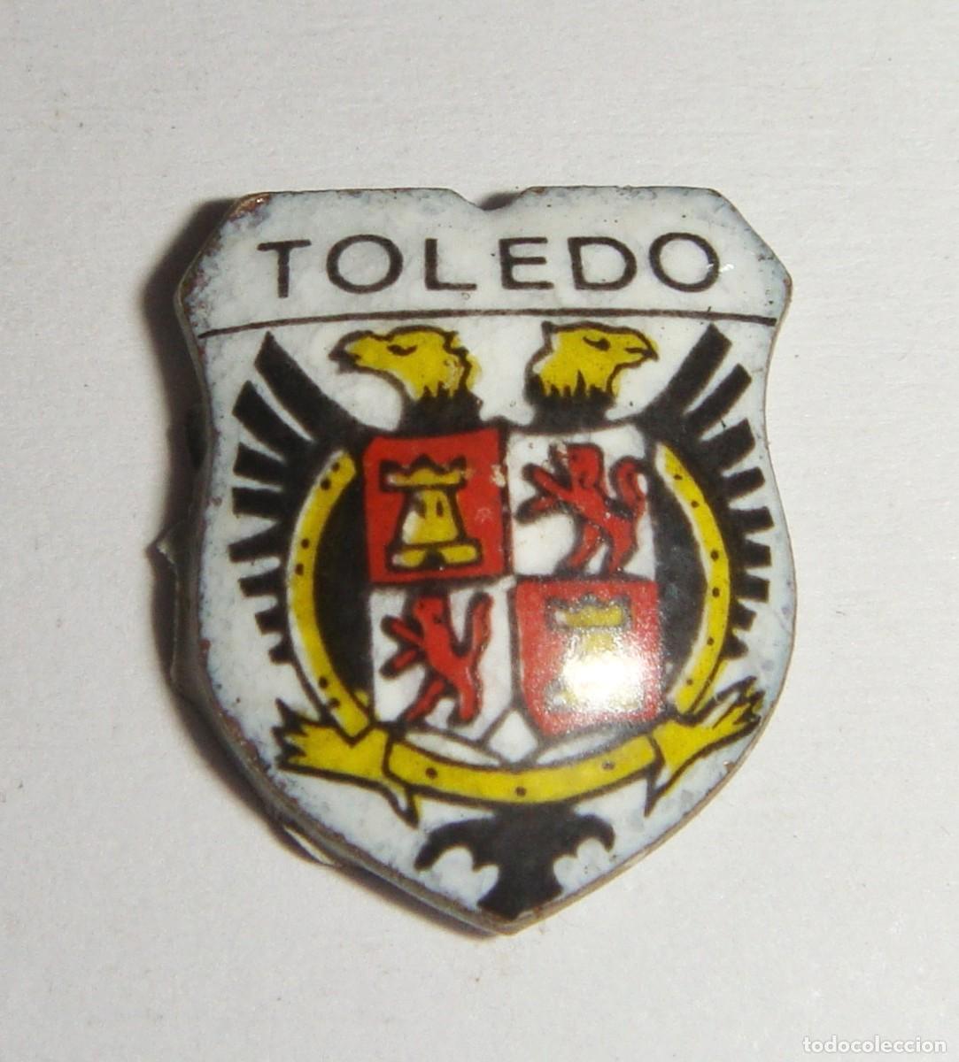 Antig&uuml;edades: Insignia Esmaltada de Toledo &middot; Escudo Imperial en Miniatura &middot; 13 &times; 10 mm