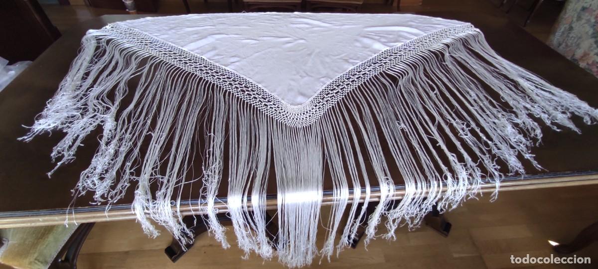 Antig&uuml;edades: ANTIGUO MANTON DE PICO (PASHMINA) BLANCO CON GRAN ENREJADO Y FLECOS - 150x60 cm + 65 cm flecos