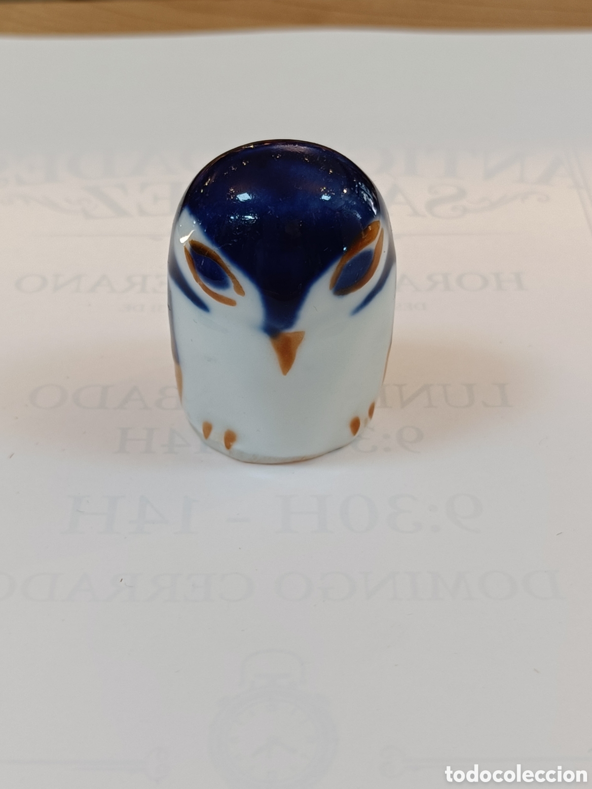 Antig&uuml;edades: Figura b&uacute;ho &rdquo;Moucho Adorme&ntilde;ado&rdquo; de porcelana de la marca gallega Sargadelos,