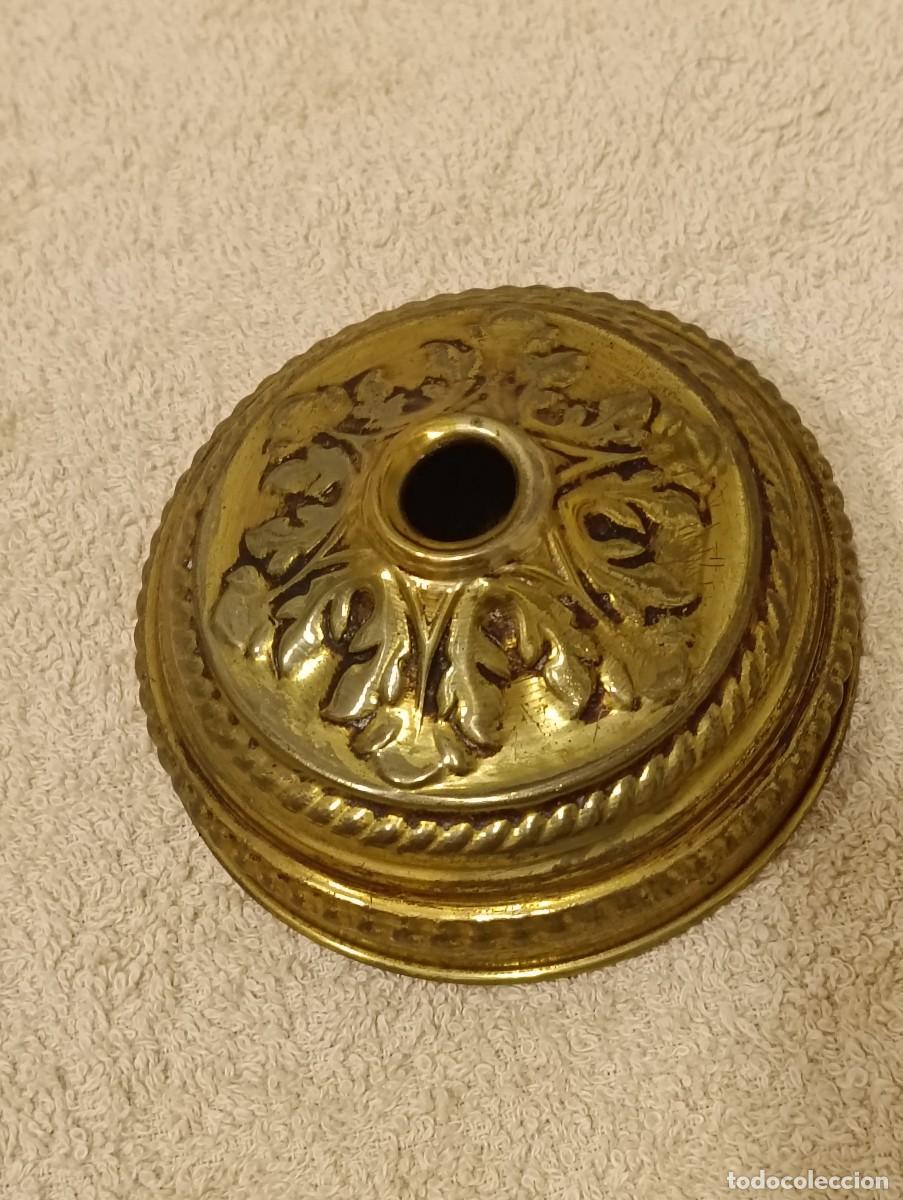 Antiguidades: Antiguo Flor&oacute;n de Techo o Embellecedor de L&aacute;mpara - Lat&oacute;n Repujado - Estilo Cl&aacute;sico - 88mm