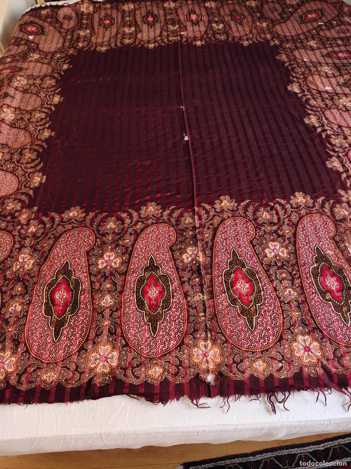 Antig&uuml;edades: ANTIGUO MANT&Oacute;N DE LANA ESTAMPADA INDUMENTARIA (DEFECTUOSO)
