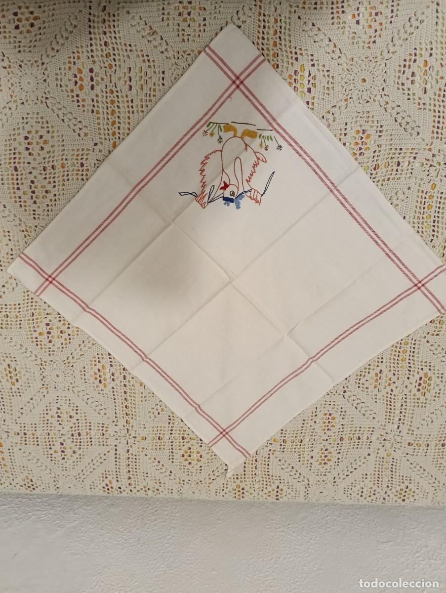 Antig&uuml;edades: Lote de 4 pa&ntilde;os de cocina antiguos de algod&oacute;n bordados a mano &ndash; 54 x 54 cm &ndash; Sin uso