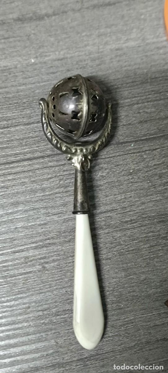 Oggetti Antichi: ANTIGUO SONAJERO PARA BEBE, NO SE SI ES PLATA