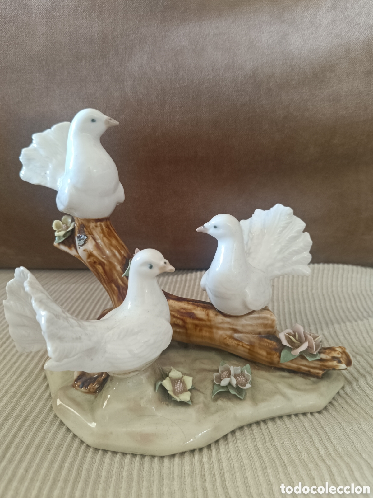 Antig&uuml;edades: Figura palomar de porcelana