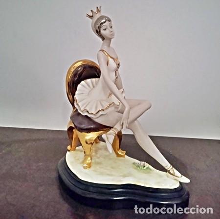 Antig&uuml;edades: Bailarina figura sentada de porcelana Mediflor Valencia