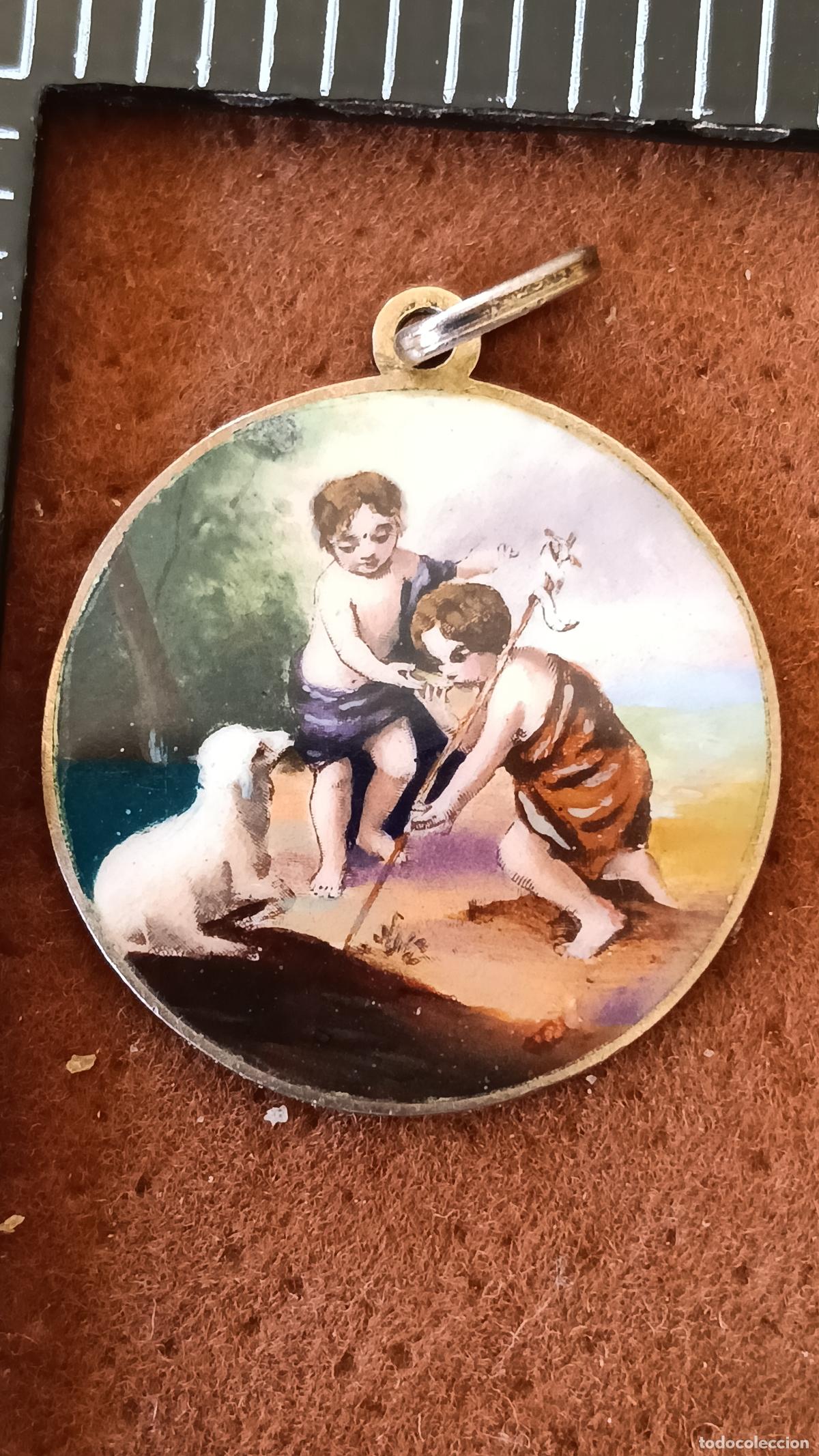 Antig&uuml;edades: ANTIGUA MEDALLA RELIGIOSA ESMALTADA NI&Ntilde;O JESUS Y SAN JUAN BAUTISTA, OBRA DE MURILLO, MINIATURA