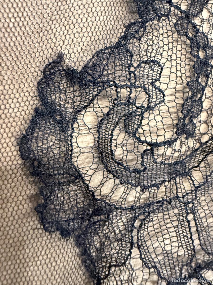 Antig&uuml;edades: Antiguo mantilla de tul bordado. Triangular. mide 110x50cm - Foto 7