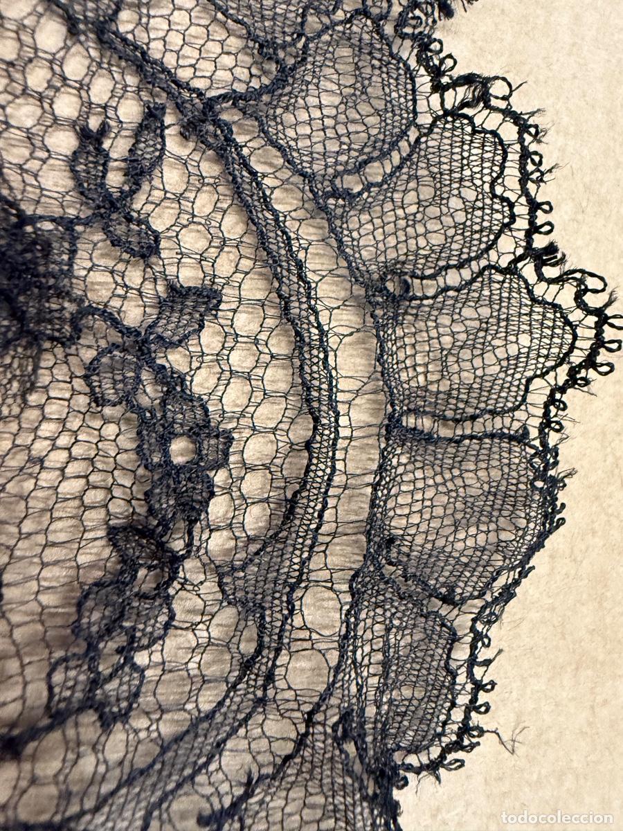 Antig&uuml;edades: Antiguo mantilla de tul bordado. Triangular. mide 110x50cm - Foto 11