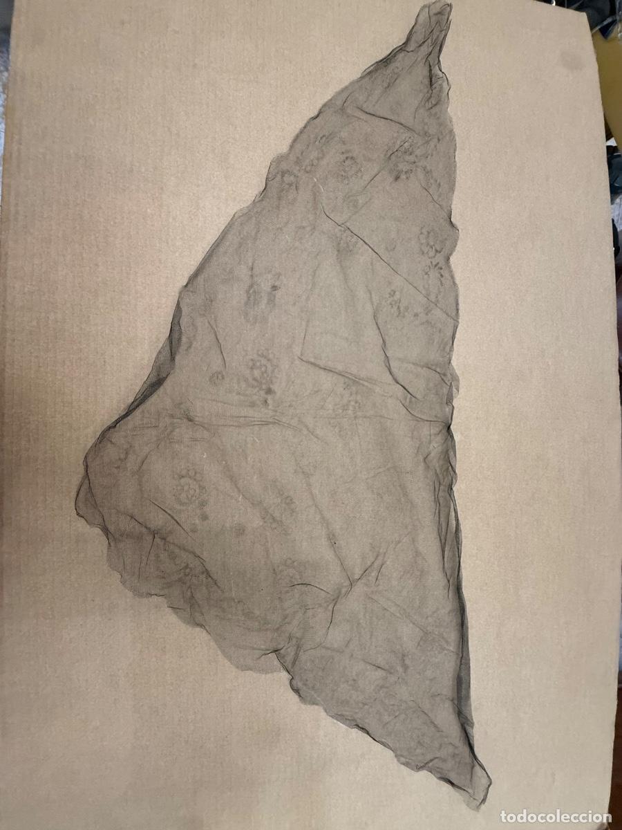 Antiquit&eacute;s: Antiguo mantilla de tul Triangular. mide 100x40cm