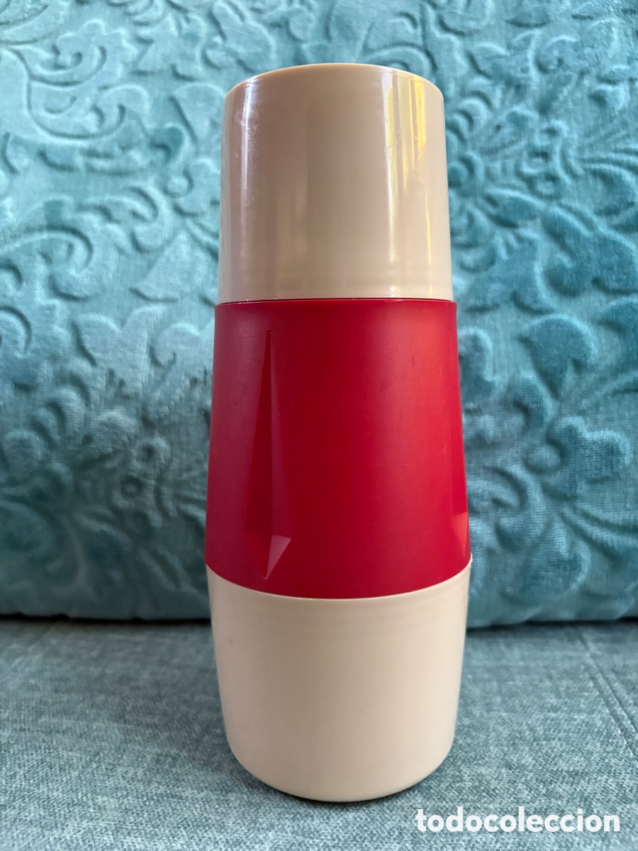 Antig&uuml;edades: (L913) Termo Vintage de Pl&aacute;stico Bicolor Rojo y Crema &ndash; Dise&ntilde;o Geom&eacute;trico Space Age &ndash; A&ntilde;os 70/80