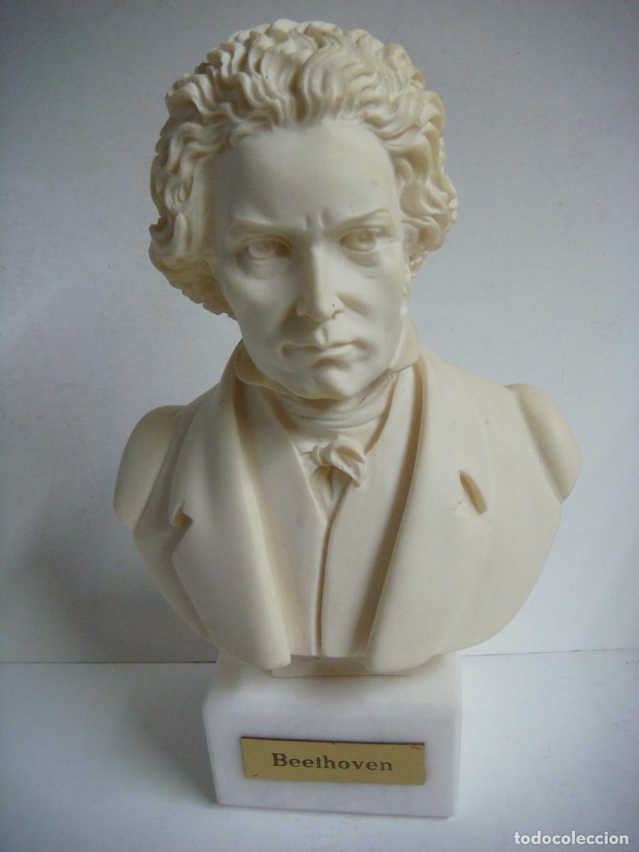 Antig&uuml;edades: FIGURA BUSTO DE BEETHOVEN DE POLVO DE MARMOL SOBRE UNA BASE DE MARMOL-(&)