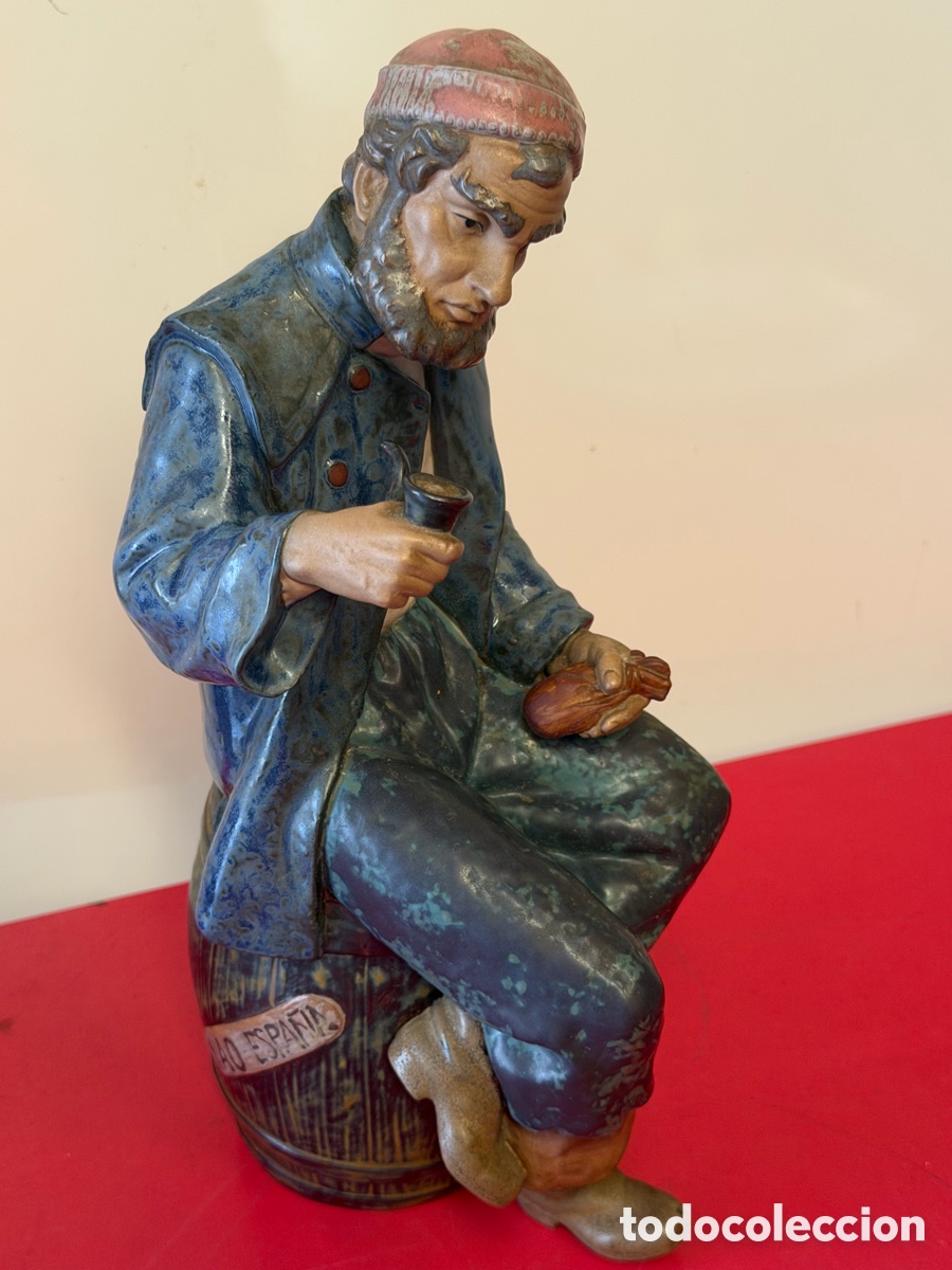 Antig&uuml;edades: Figura Nao by Lladr&oacute; - Hombre con pipa y bota de vino - 29 cm