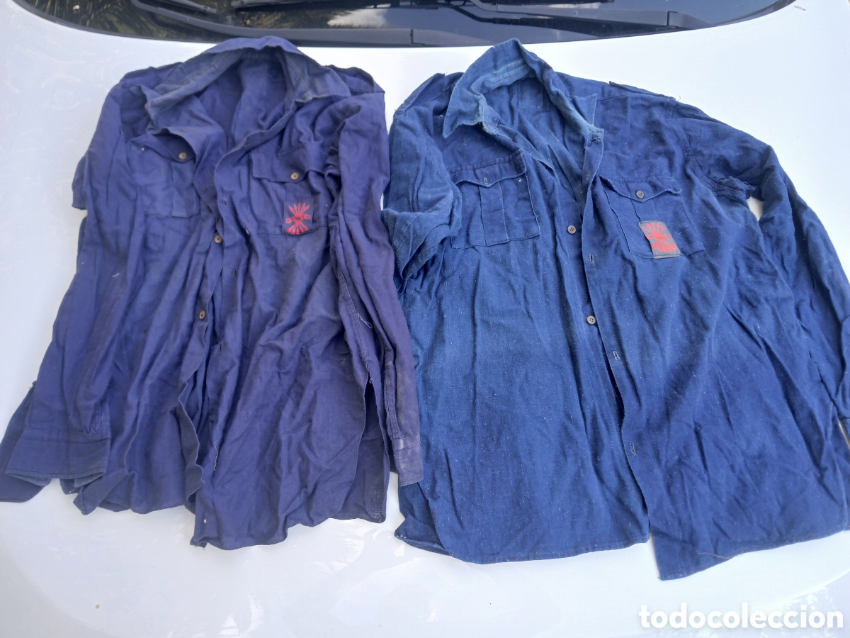 Antig&uuml;edades: LOTE, DOS CAMISAS AZULES FALANGE, FALANJISTA.