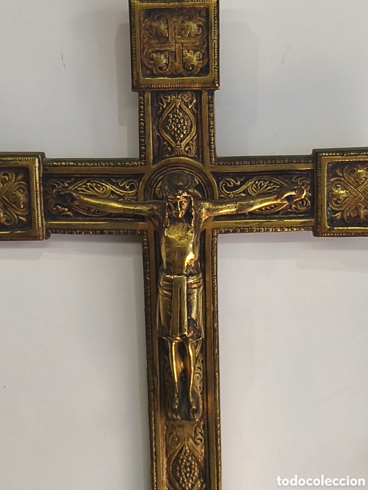 Antig&uuml;edades: Crucifijo de bronce 41cm x 22cm