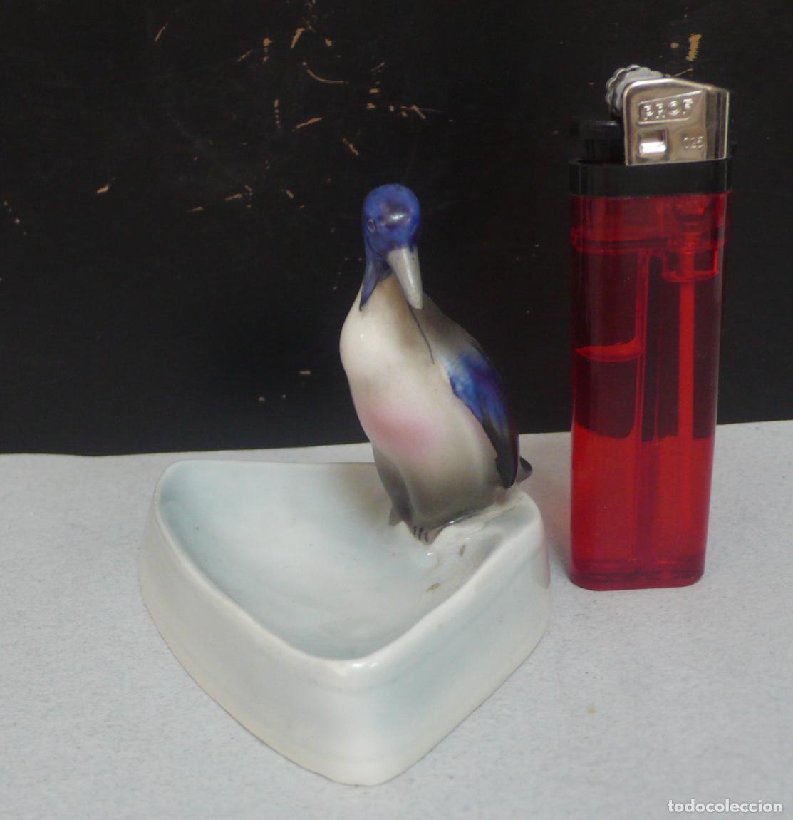 Antig&uuml;edades: peque&ntilde;a figurita de porcelana