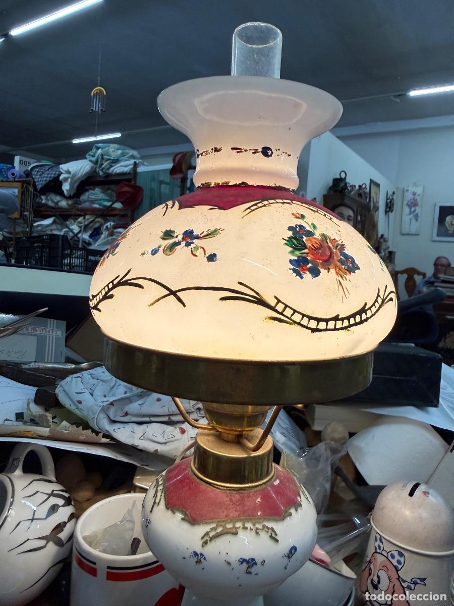 Antig&uuml;edades: Precioso quinque estilo isabelino, de opalina pintada a mano. Electrificado. Funciona. 42cms