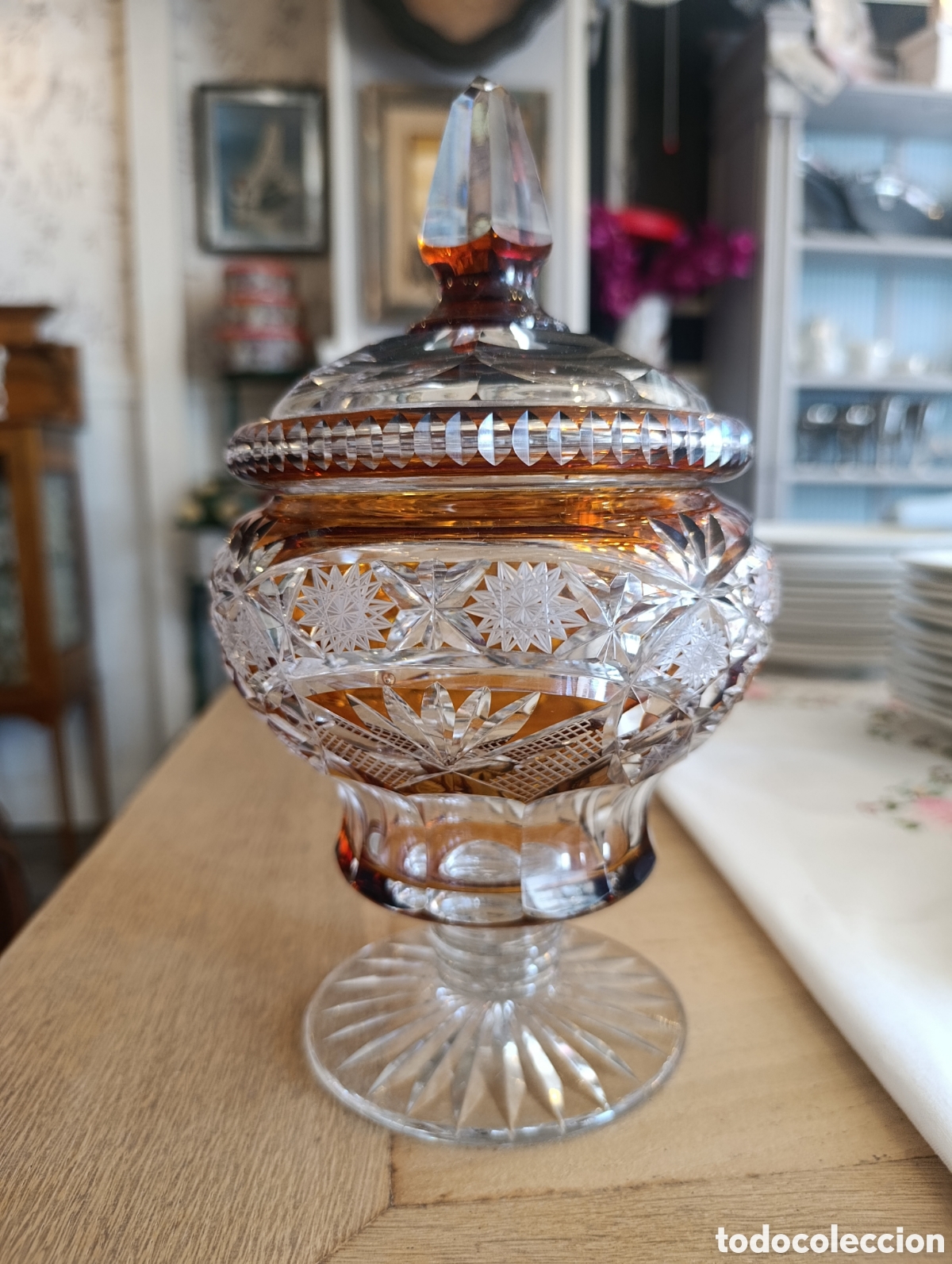 Antig&uuml;edades: BOMBONERA CRISTAL TALLADO