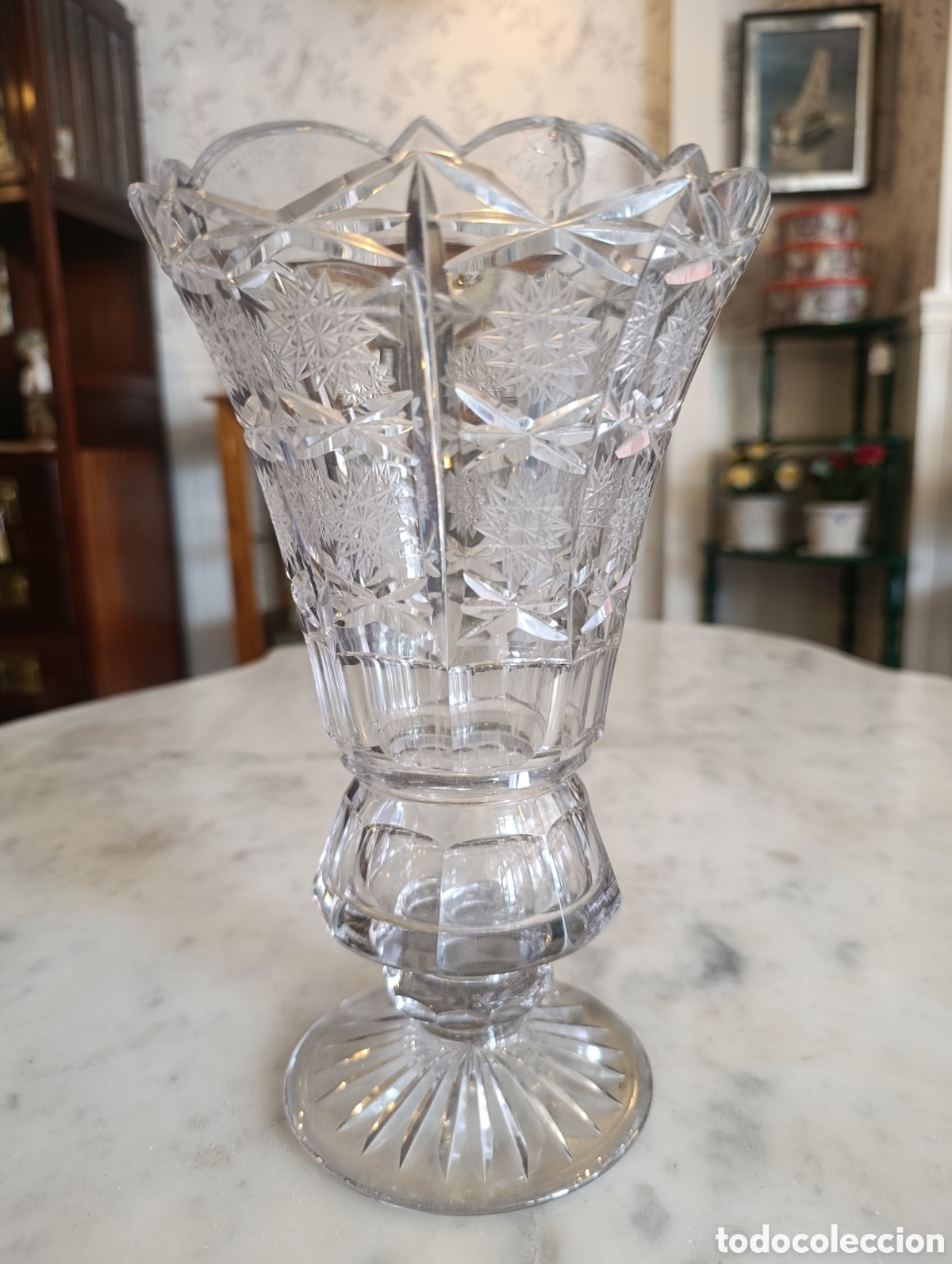 Antig&uuml;edades: JARRON DE CRISTAL TALLADO DE BOHEMIA