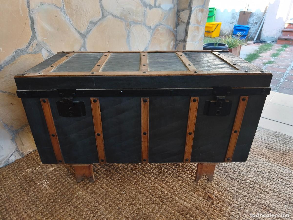 Antig&uuml;edades: Ba&uacute;l antiguo madera chapada. A RESTAURAR!!!