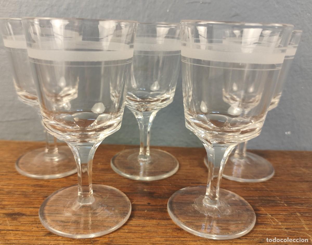 Antig&uuml;edades: Juego de 6 copas de cristal transparente con bandas grabadas