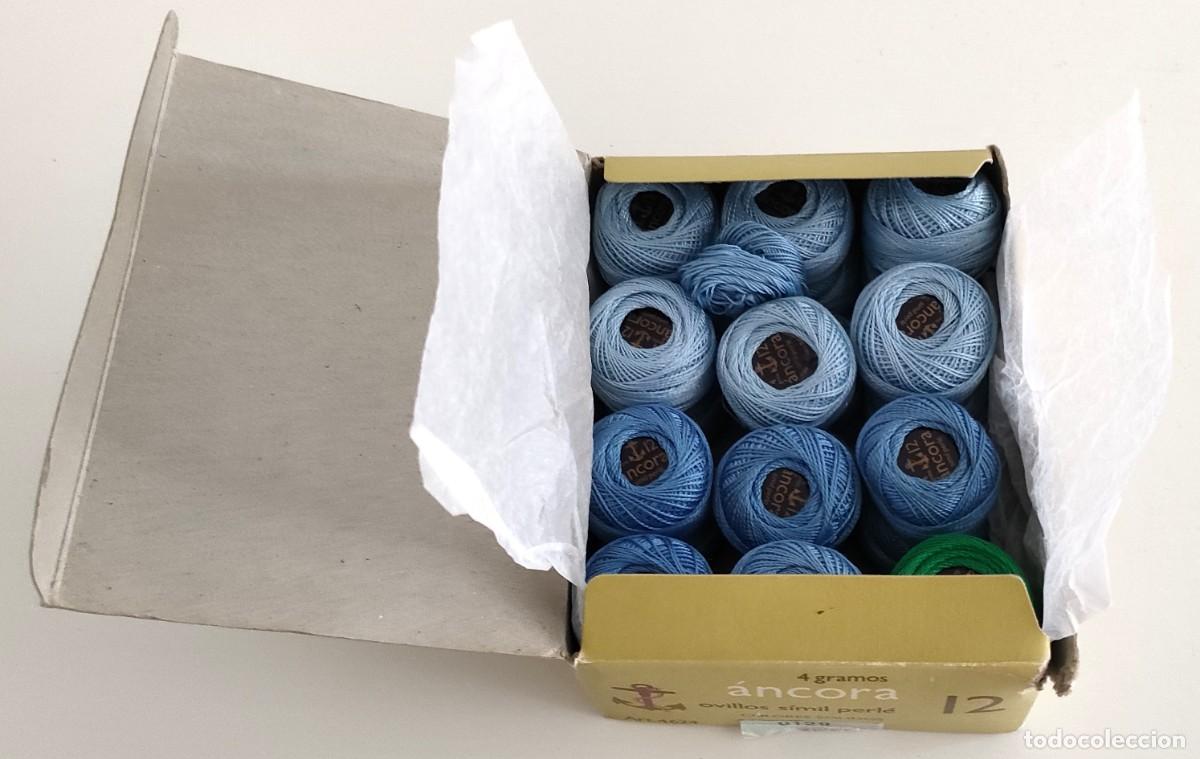 Antig&uuml;edades: Antigua caja de 24 ovillos &Aacute;ncora S&iacute;mil Perl&eacute;. Fabra Coats (04)
