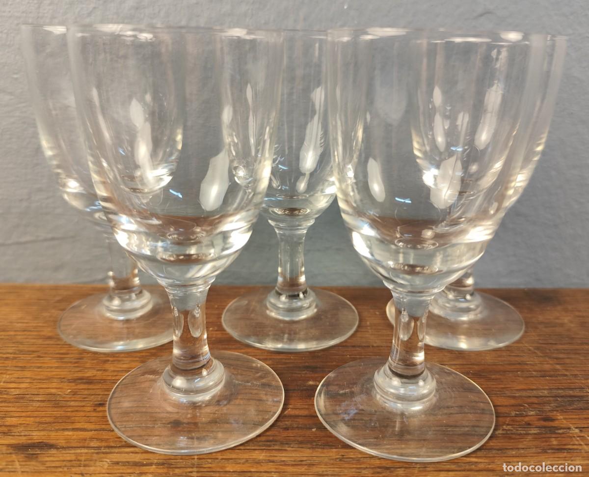 Antig&uuml;edades: Juego de 5 copas de cristal transparente, dise&ntilde;o cl&aacute;sico