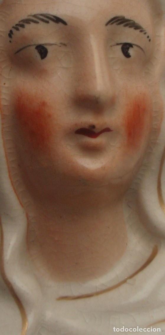 Antig&uuml;edades: STA. WINIFREDA DE GALES. SAINT WINEFRIDE. S. WINIFRED. CER&Aacute;MICA DE STAFFORDSHIRE. INGLATERRA. S.XIX.